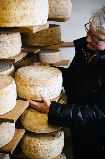 Rachel of Parish Hill Creamery in Putney, Vermont sharing a wheel of cheese.